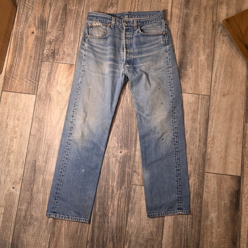 Vintage Levis 501 Light Wash Jeans Made in USA 33x32 Button Fly Denim Straight